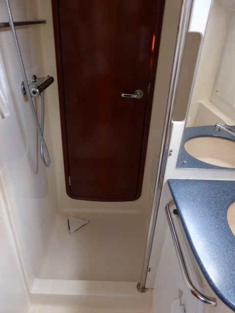 Shower.jpg (60357 Byte)