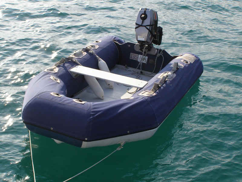Dinghy 2.JPG (142016 Byte)