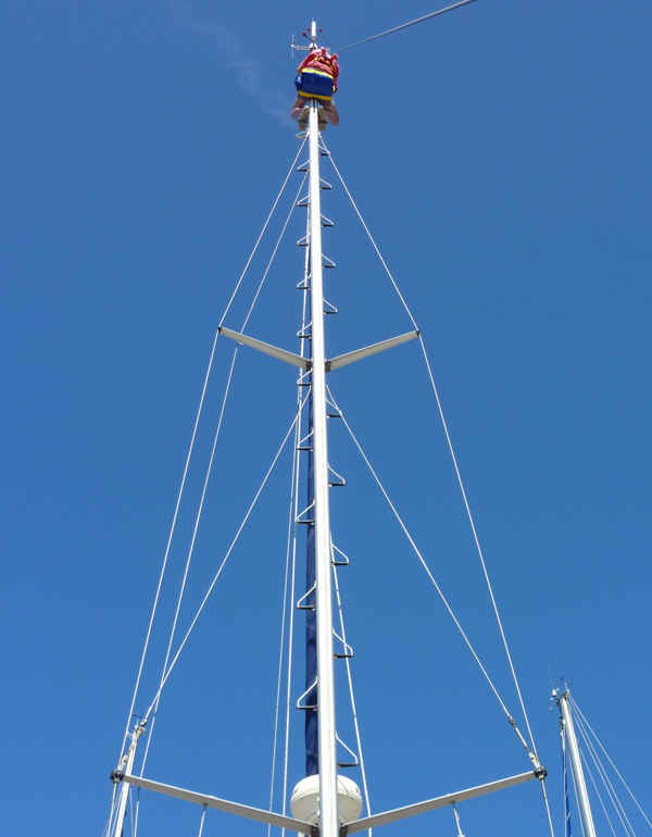 Mast steps.jpg (87500 Byte)