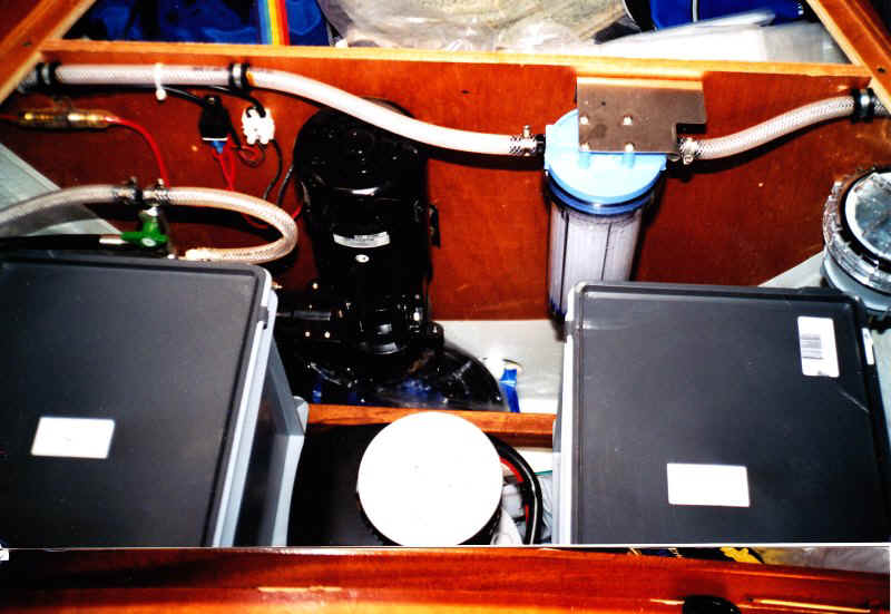 Watermaker 1.jpg (107095 Byte)