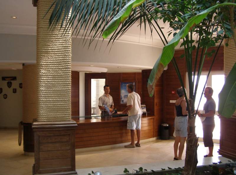 P8155791.JPG (63690 bytes)
