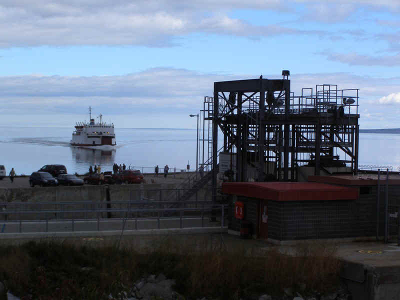 P9247093.JPG (103116 bytes)