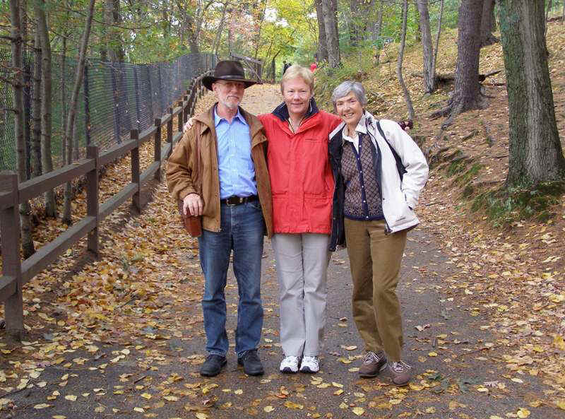 PA108330.JPG (100451 bytes)